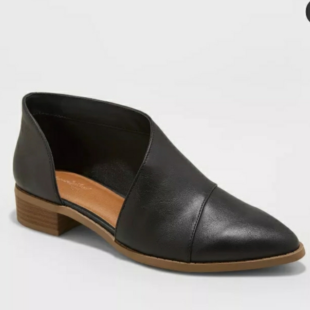 Side Cut Pointed Toe Ankle Booties